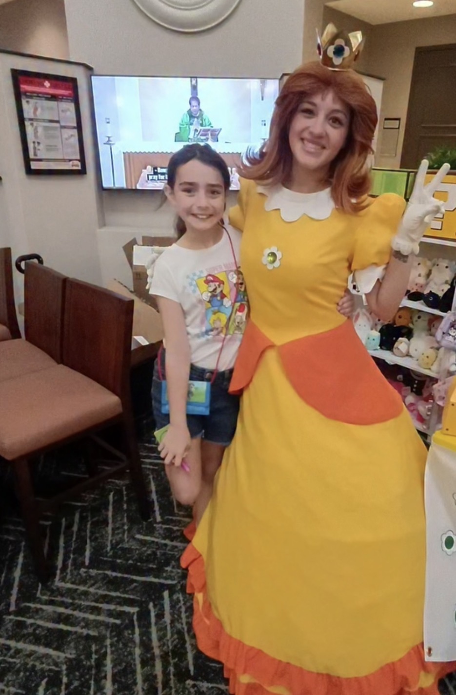 A young fan meeting a Daisy cosplayer